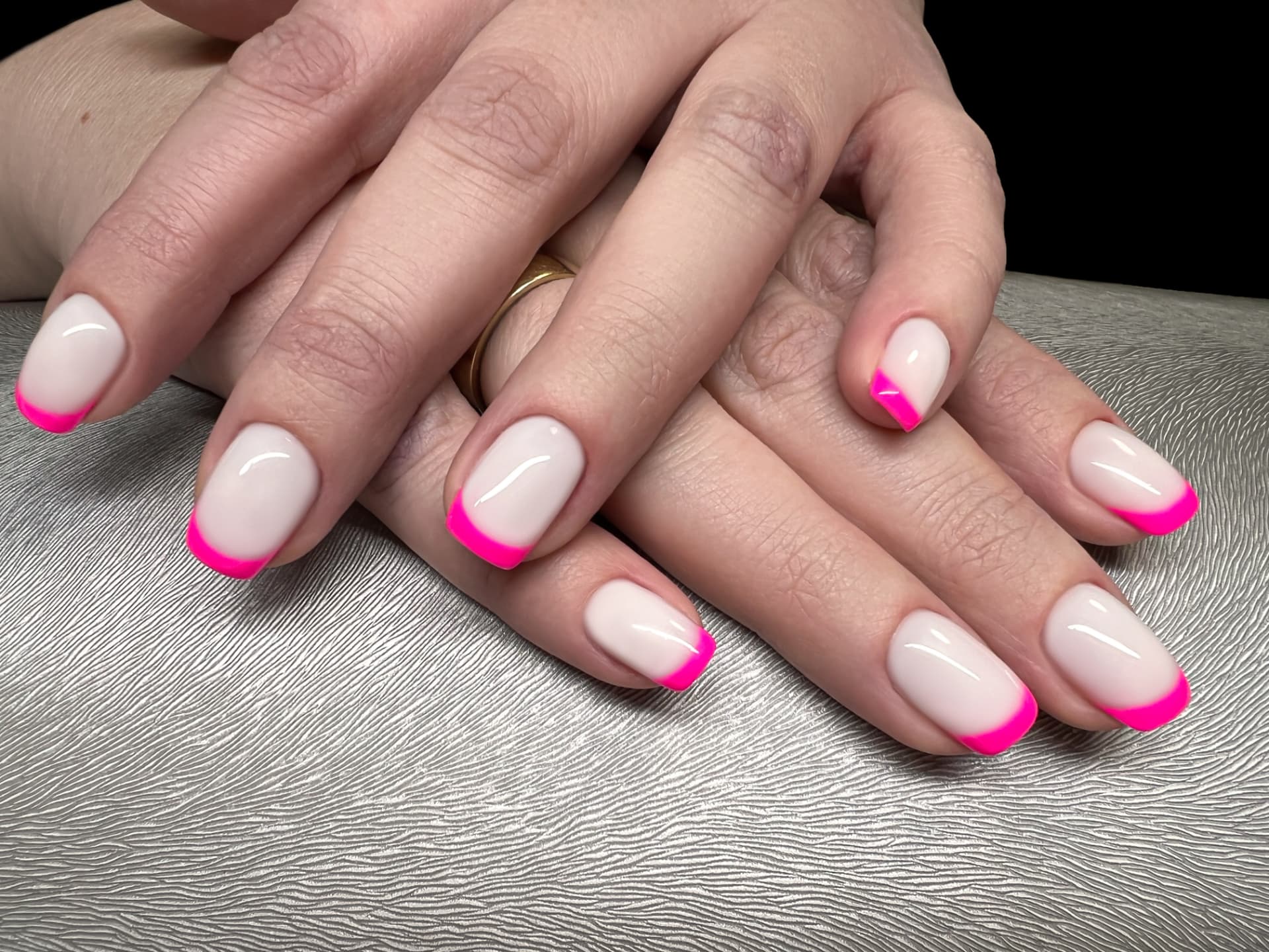 French mit pinken Spitzen